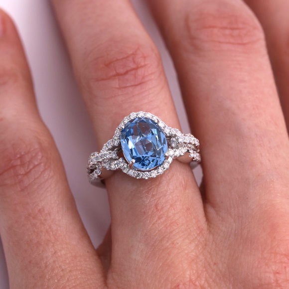 5 Carat Blue Aqua and Diamonds Ring - Picture 13 of 16